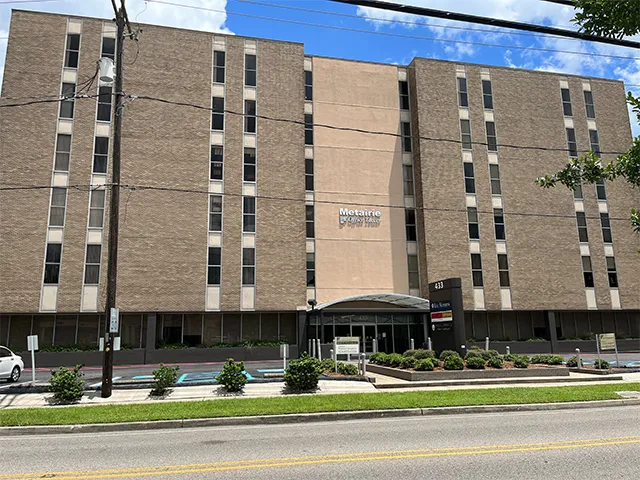 Metairie-building